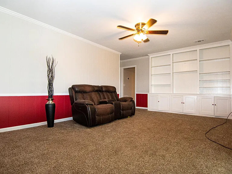 4100 King Arthur Pl — Photo 3
