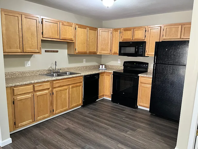Lakepointe Apartment Homes — Photo 15