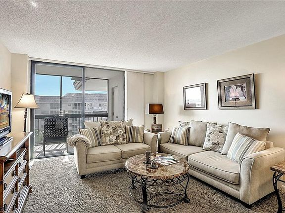 5th image of 693 Seaview Ct APT A609