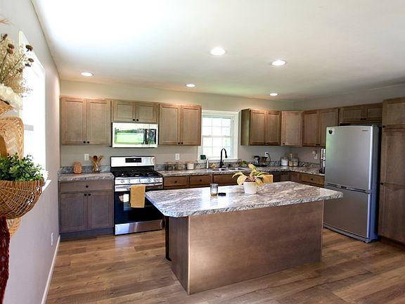 4th image of 900 Cliffside Dr