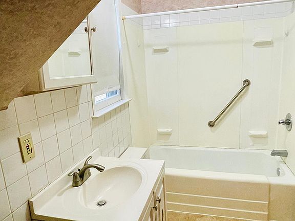 5th image of 439 Lanza Ave Floor 2