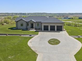 3301 Highview Ave NW, Minot, ND 58703