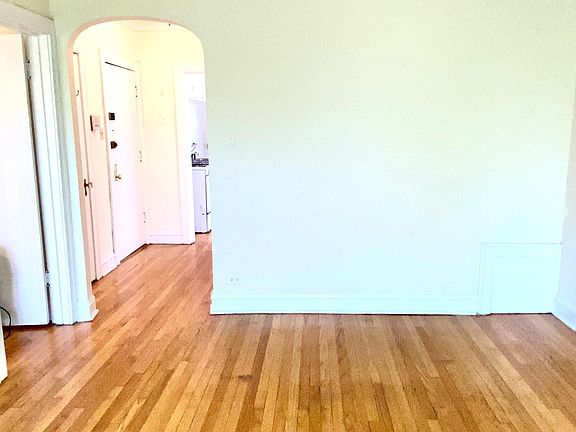 3rd image of 4435 N Wolcott Ave