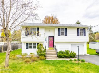 9 Granito Dr, Albany, NY 12205