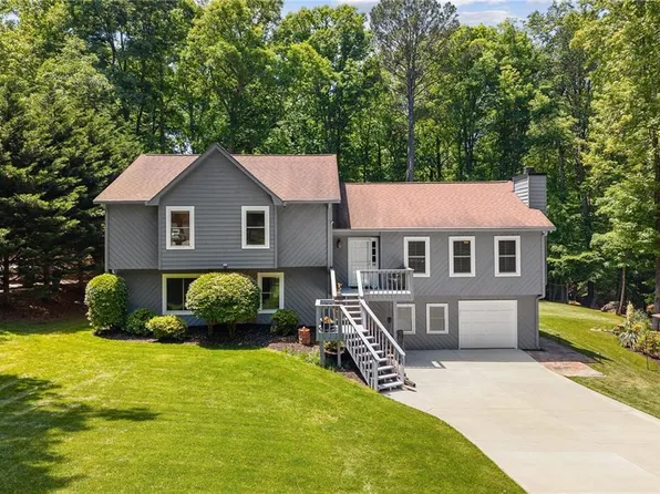 2974 Caldwell Cir, Suwanee, GA 30024