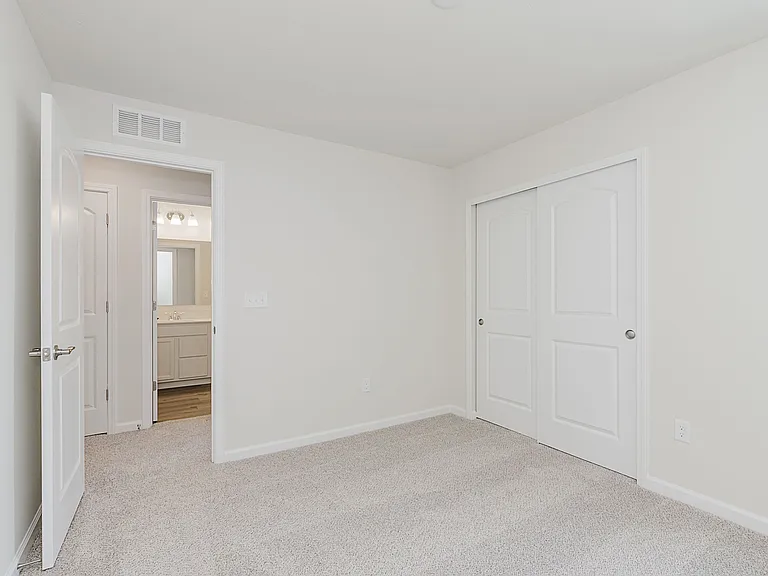 9701 Oleander Dr — Photo 32