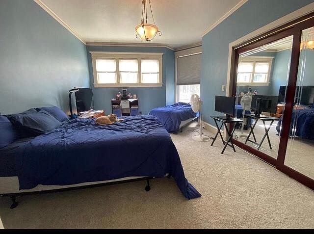 High ceilings and large closets