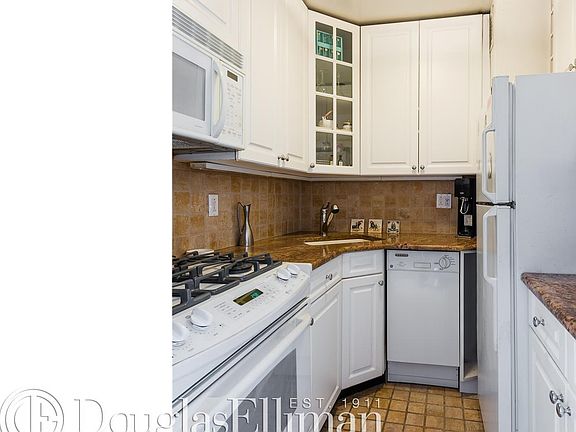 5th image of 333 E 14th St APT 15H