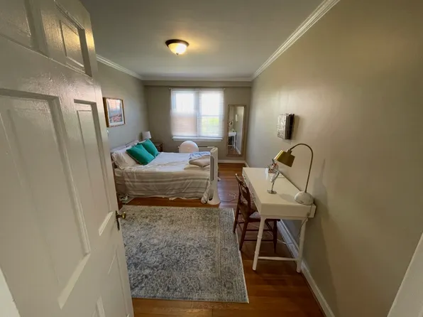 26 Auburn Ct, Alexandria, VA 22305