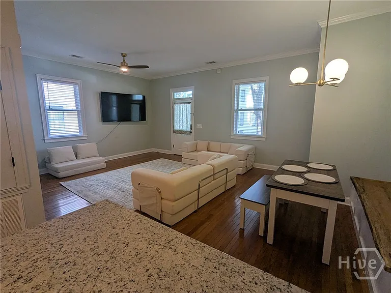 305 E Duffy St #A — Photo 6