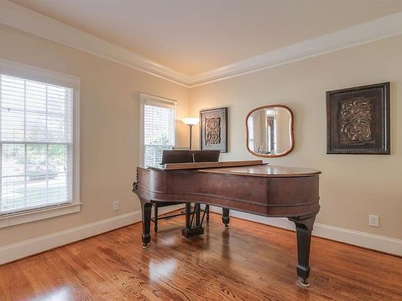 4th image of 2550 Wynmont Pl