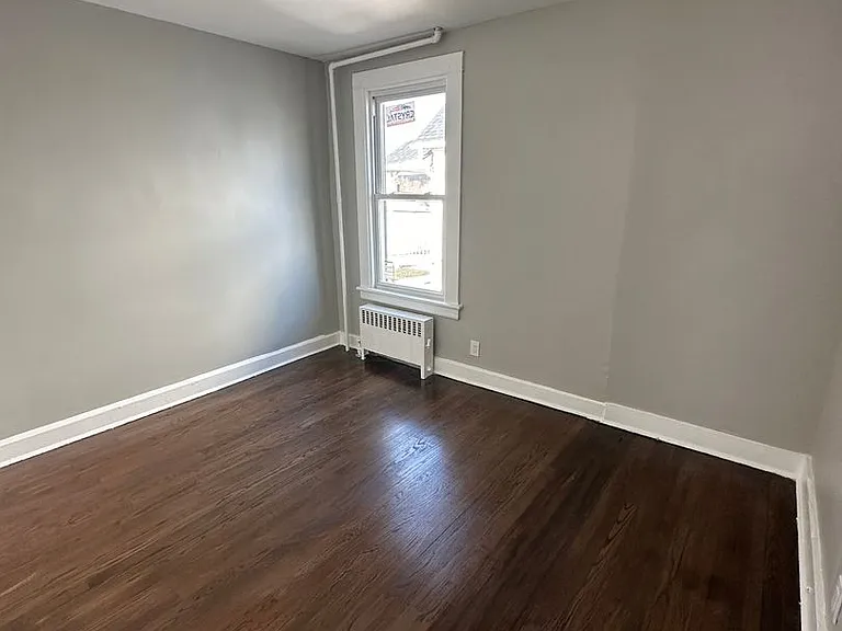 177 Hart St — Photo 6
