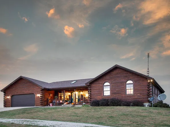 1066 County Road 1150 Rd N, Henry, IL 61537