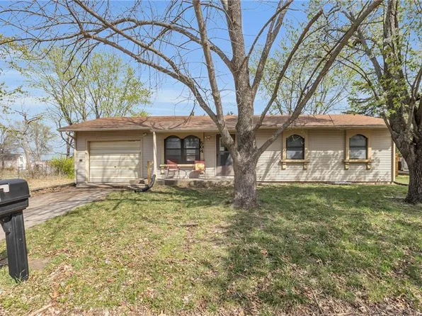 504 N Ash St, Garnett, KS 66032
