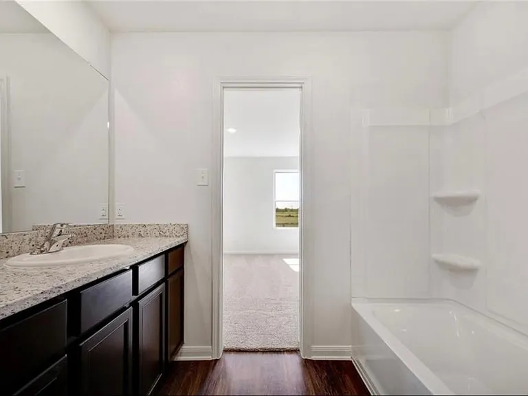 313 Riverdale Dr — Photo 10