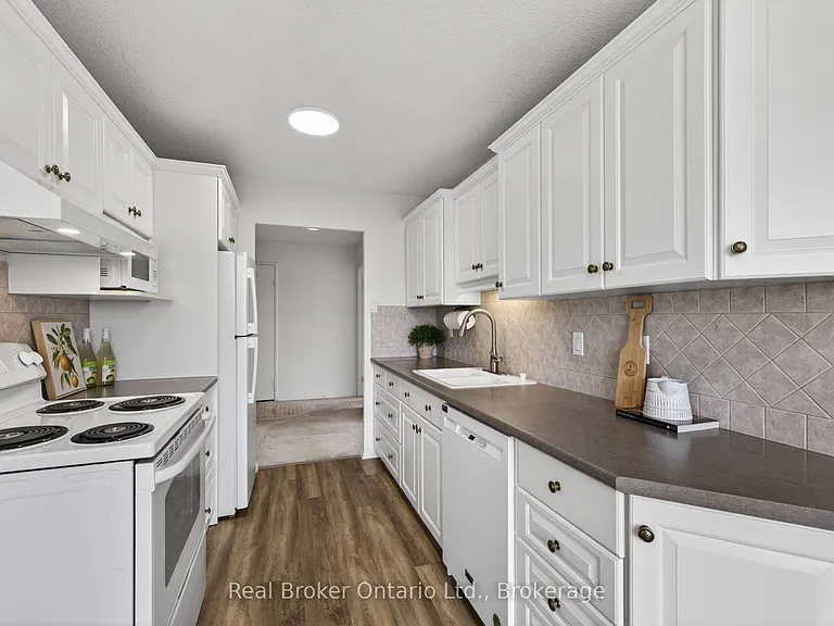 23 Woodlawn Rd E #811 — Photo 22
