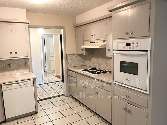 5th image of 5813 N Terry Ave