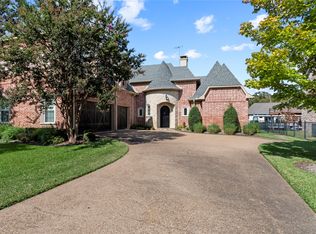 111 Saint Annes Dr, Mabank, TX 75156