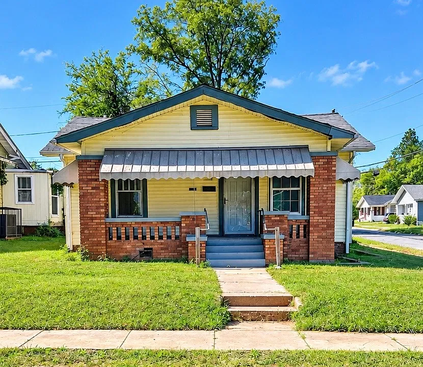 5200 Avenue Q