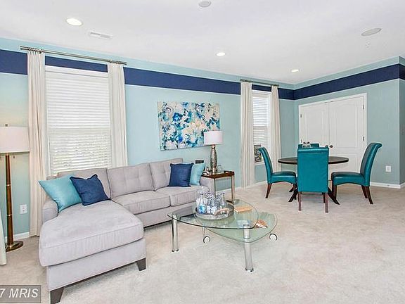 3rd image of 519 Pebblebrook Ln