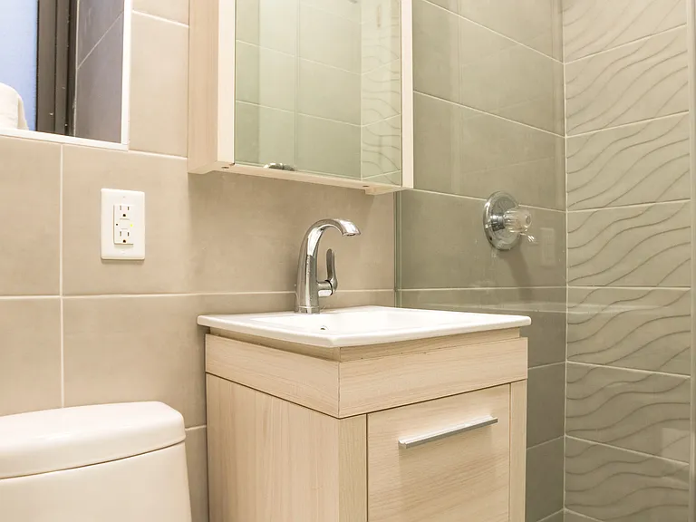 212 E 13th St #2D — Photo 4