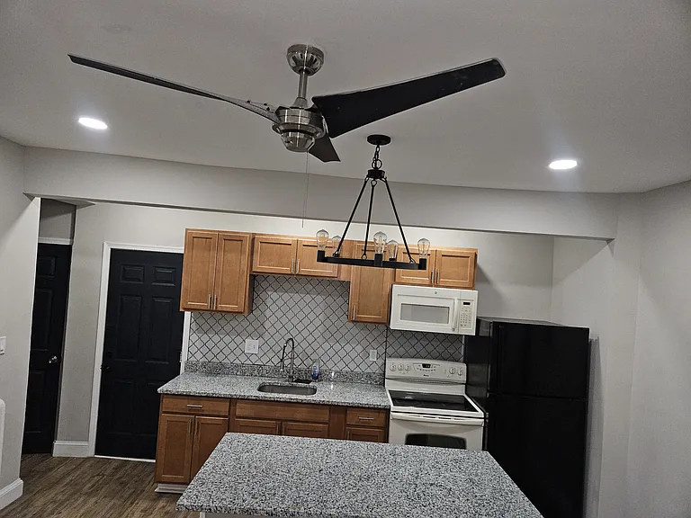 608 Homestead St #4 — Photo 5