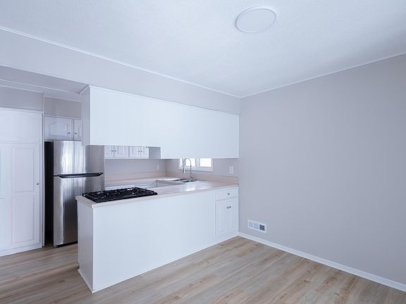 3rd image of 8640 Hillside Trl S