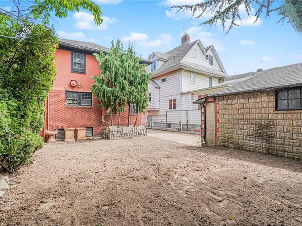 1422 East 27th Street image 4 of 12