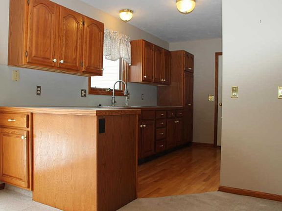 4th image of 6111 Pebble Dr #33