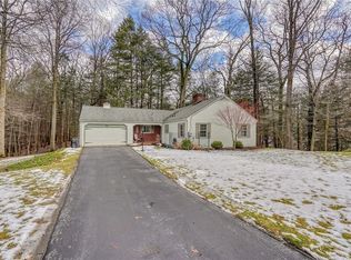 464 Oakridge Dr, Rochester, NY 14617