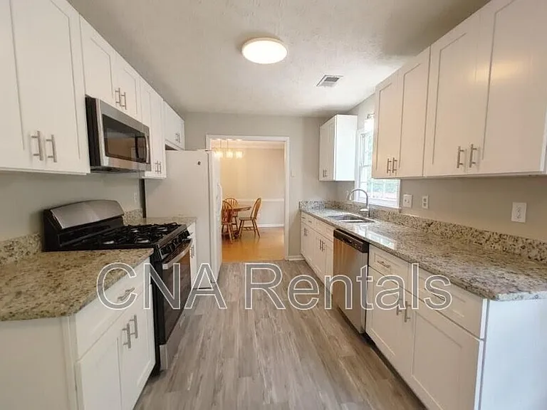 4635 Hampton Square Dr — Photo 6