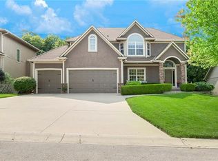 1412 NE Whitestone Dr, Lees Summit, MO 64086