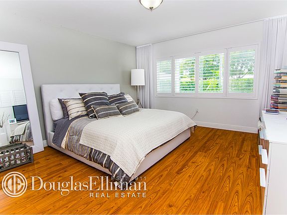 3rd image of 805 N Shore Dr