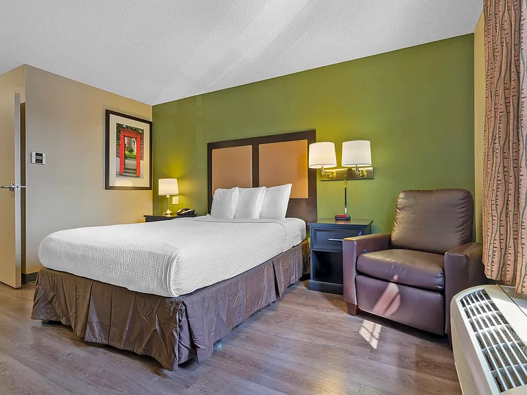 Studio Suite - 1 Queen Bed
