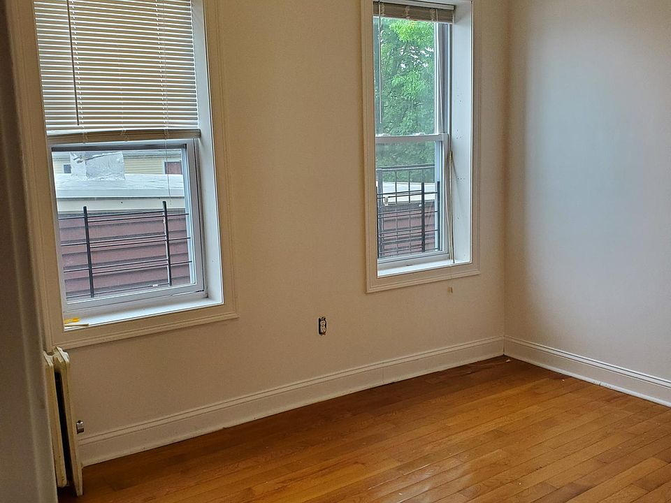 2nd image of 131 Woodlawn Ave APT 9