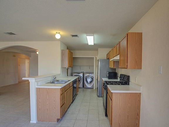 3rd image of 2218 Sedgewick Ln