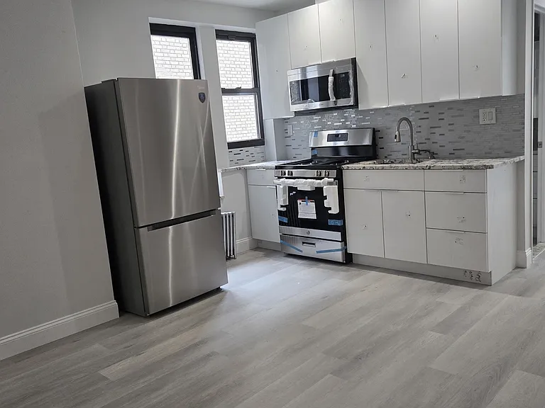 610 W 196th St #1 — Photo 2