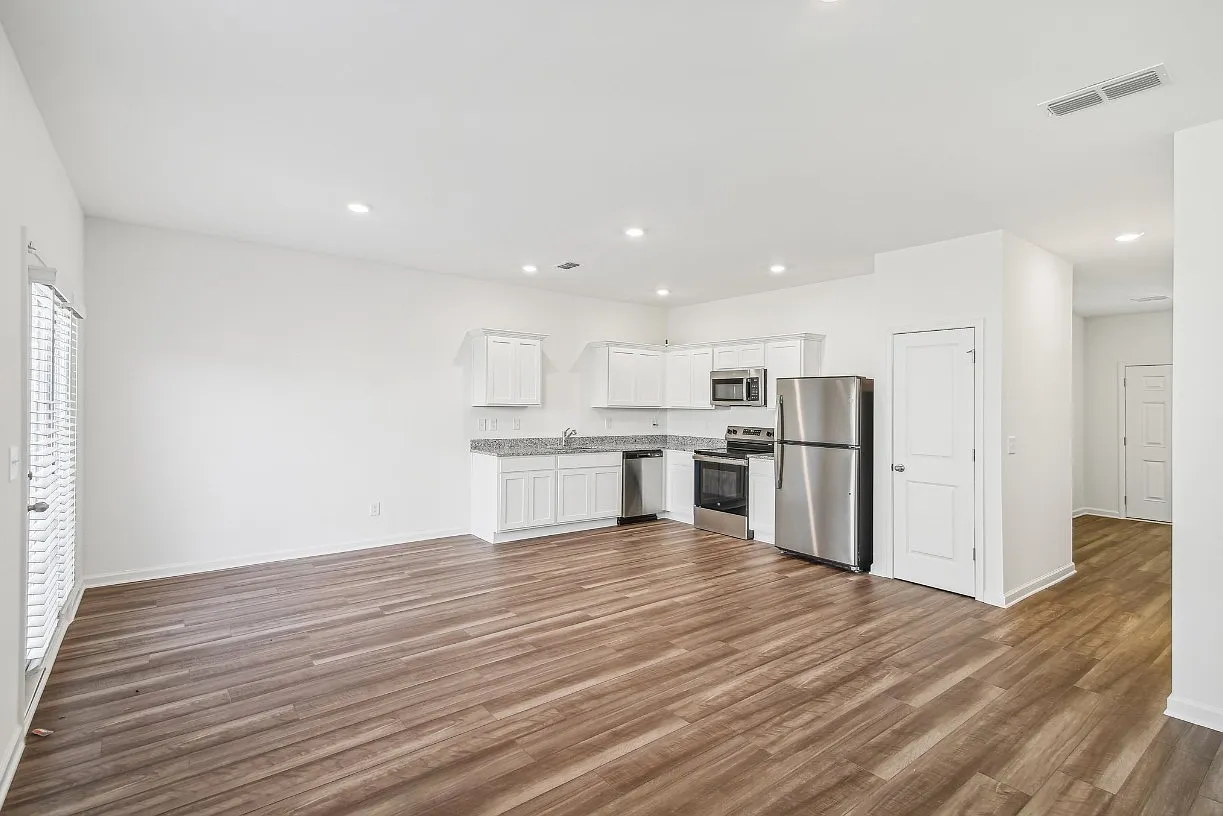 3 bed, 2.5 bath, 1421 sqft, $1,895 — Photo 4