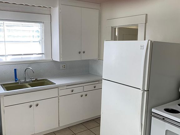 4th image of 326 Raymond Ave
