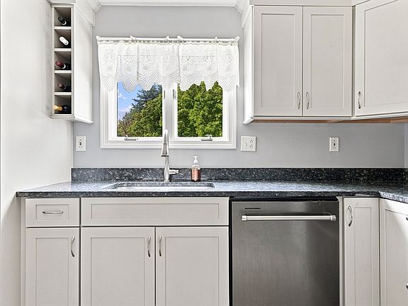 5th image of 86 Pond St