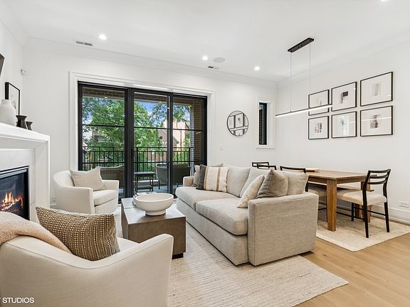 5th image of 2541 N Wayne Ave #2S