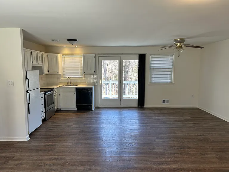 903 Park Ter — Photo 3