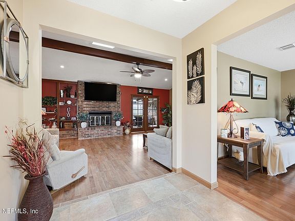 5th image of 923 RIDGEWAY Court