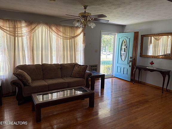 3rd image of 4422 Doris Cir
