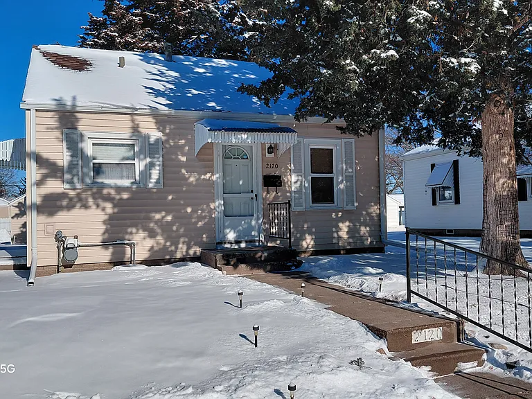 2120 W 17th St — Photo 3