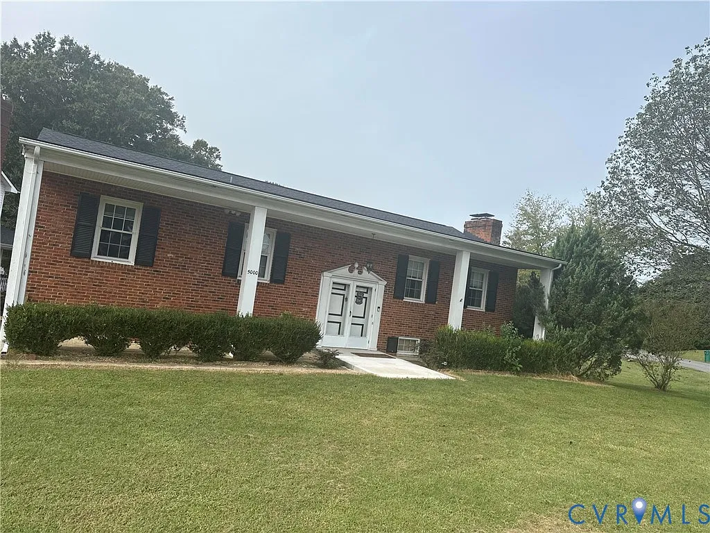 3 bed, 2.0 bath, 2600 sqft, $2,500 — Photo 2