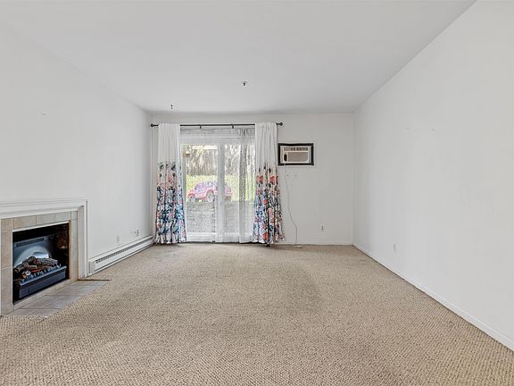 4th image of 3050 Jacqueline Dr Unit 4