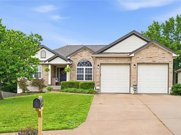 1305 SW Graystone Cir, Grain Valley, MO 64029