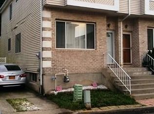 40 Lott Ln, Staten Island, NY 10314