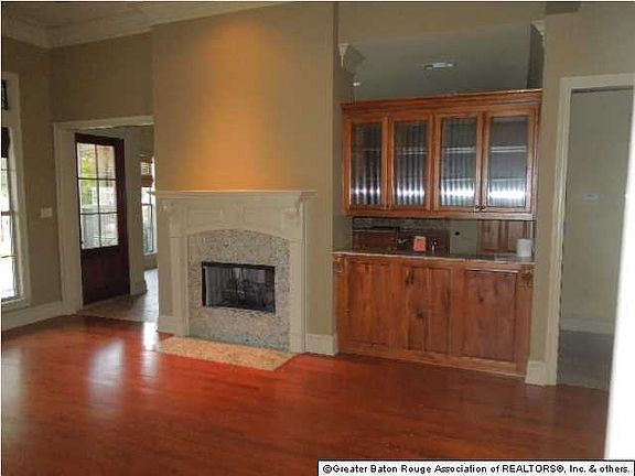 Double fireplace - living room
